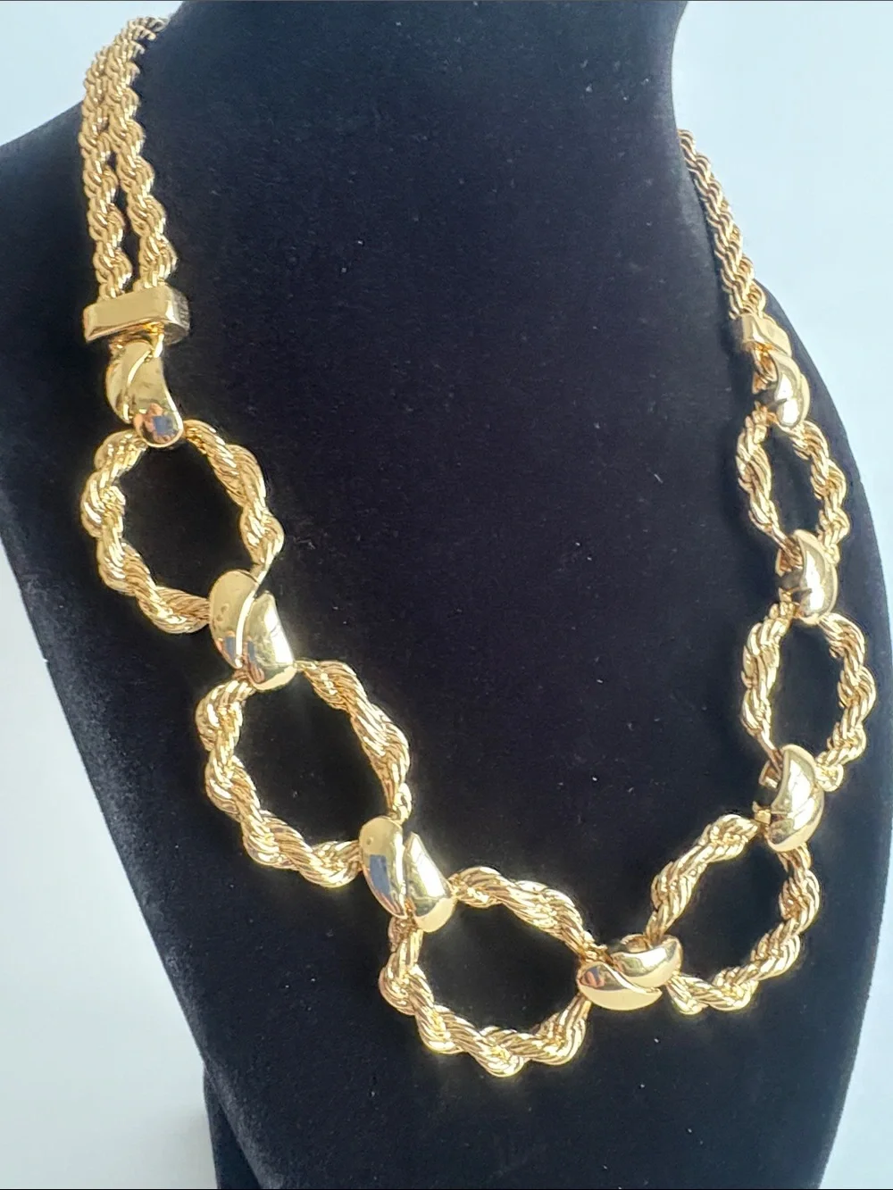 Talbots Gold Rope Link Necklace Interlocking Circle Statement